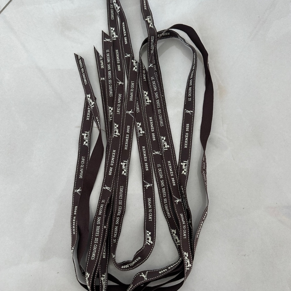 3 Hermès Gift Boxes with Logo Ribbons - Picture 11 of 11